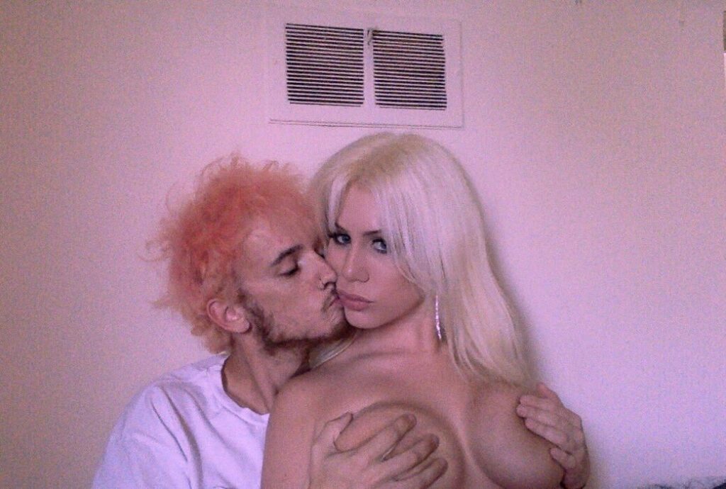 Celeb – Slayyyter – Nude