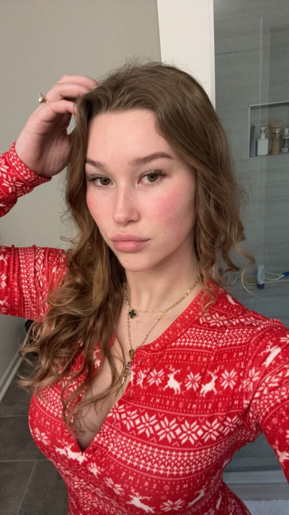 Instagram – Sondra Blust – Nude