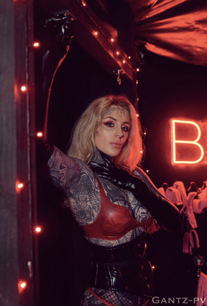 Celeb – Sophie Wilde – Nude