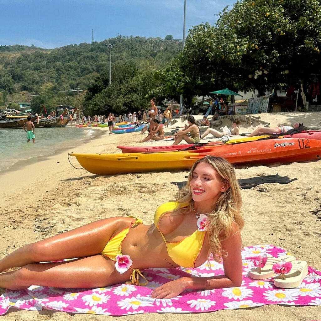 OnlyFans – SOZZLEPOPP / devilfairyyy – Nude