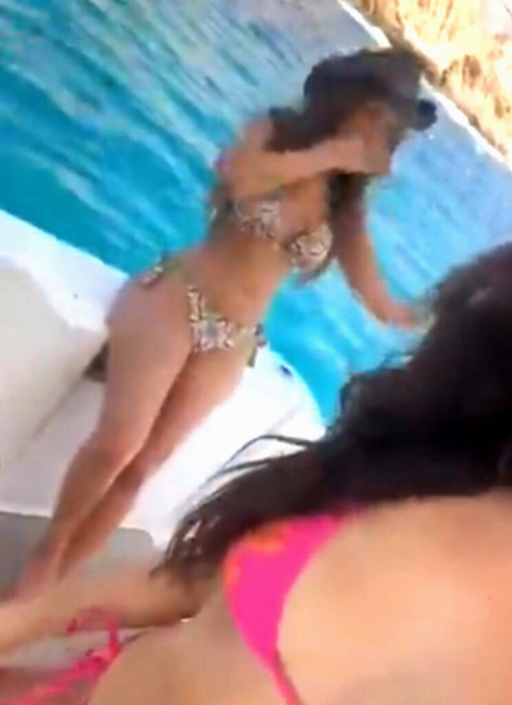 Youtube – Sssniperwolf – Nude