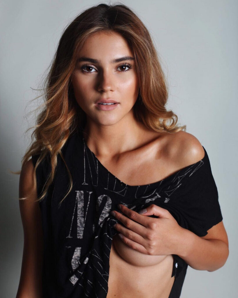 Celeb – Stefanie Giesinger – Nude