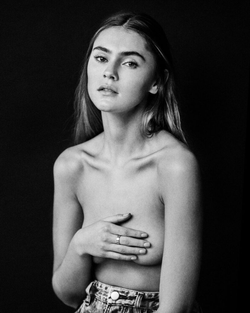 Celeb – Stefanie Giesinger – Nude