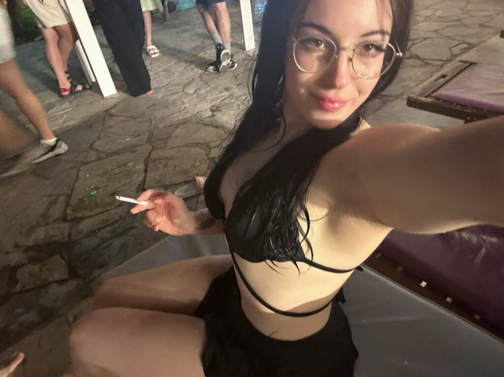 TikTok – Instagram – Sudemwah / Sude Akar / sudemwah0 / sudwnpai – Nude