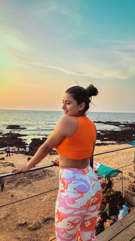 Instagram – SUHANA KHAN – Nude