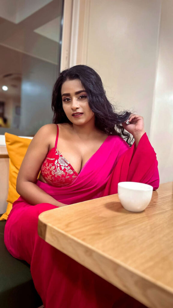 Instagram – SUHANA KHAN – Nude