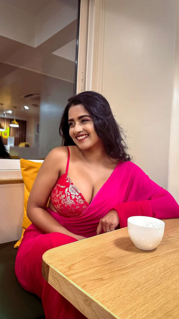 Instagram – SUHANA KHAN – Nude