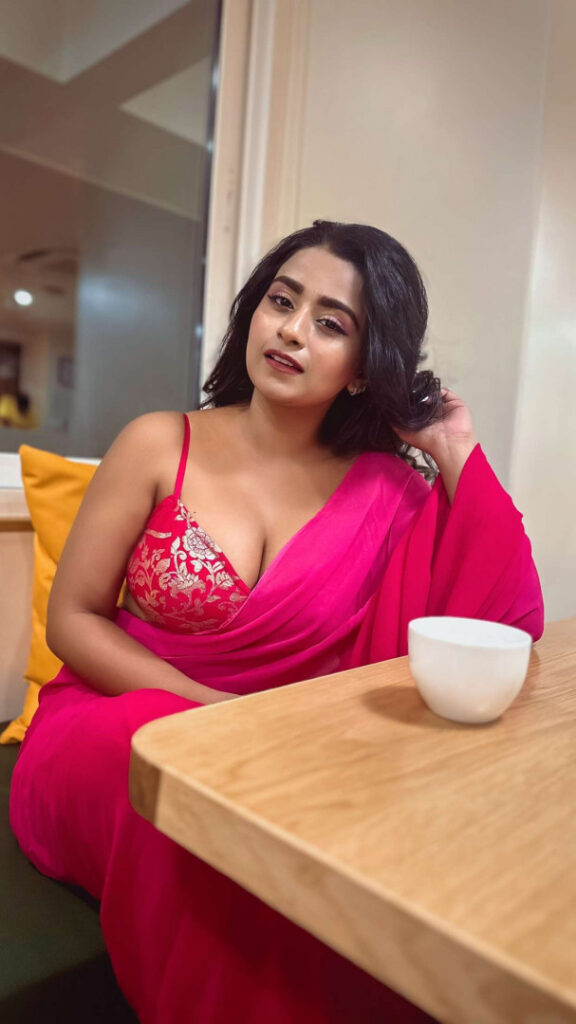 Instagram – SUHANA KHAN – Nude