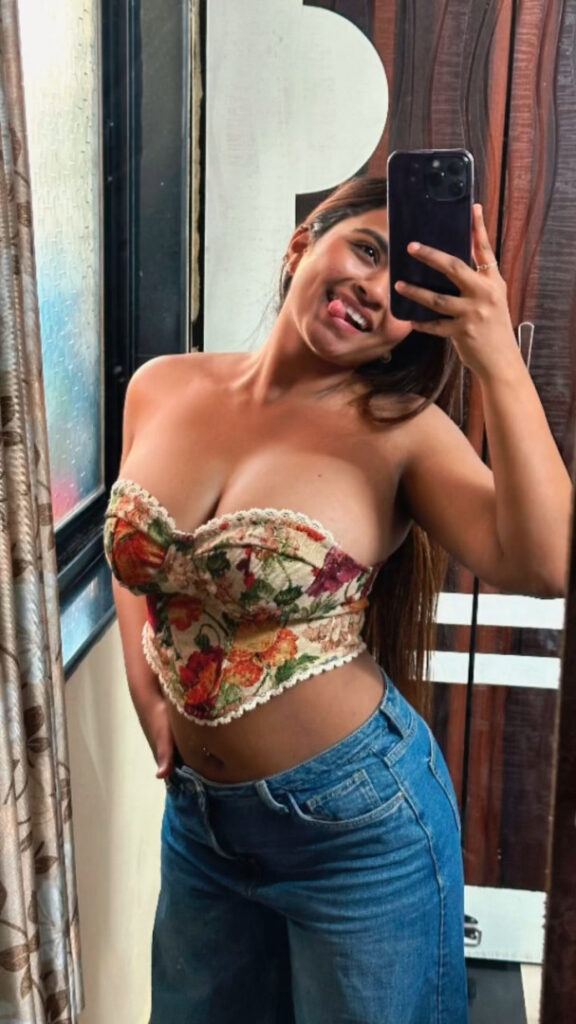 Instagram – SUHANA KHAN – Nude