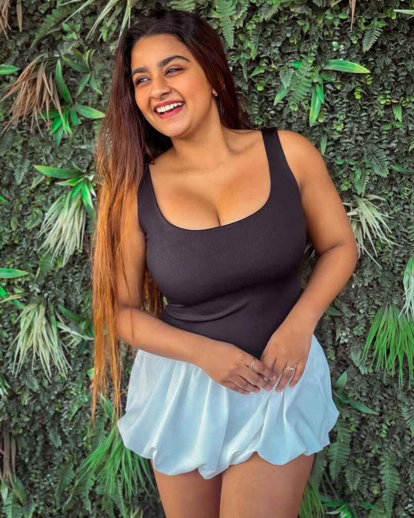 Instagram – SUHANA KHAN – Nude