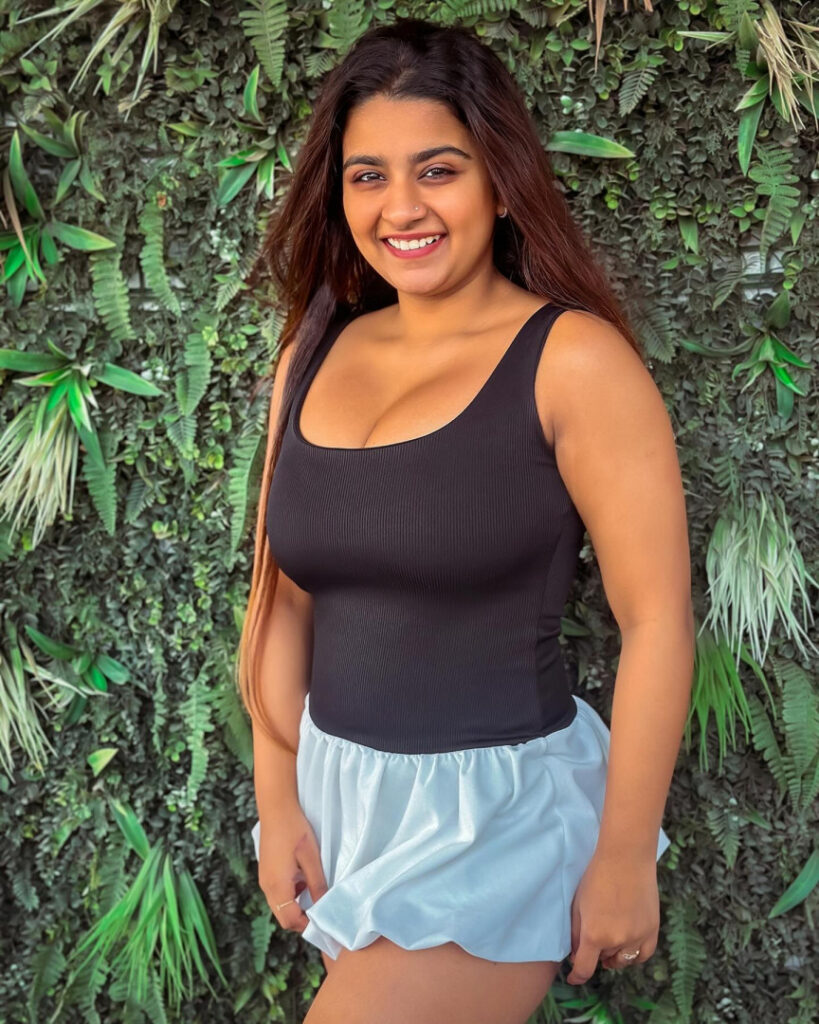 Instagram – SUHANA KHAN – Nude