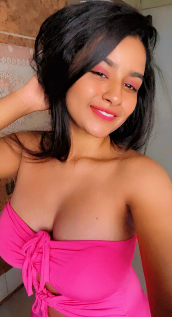 Instagram – SUHANA KHAN – Nude