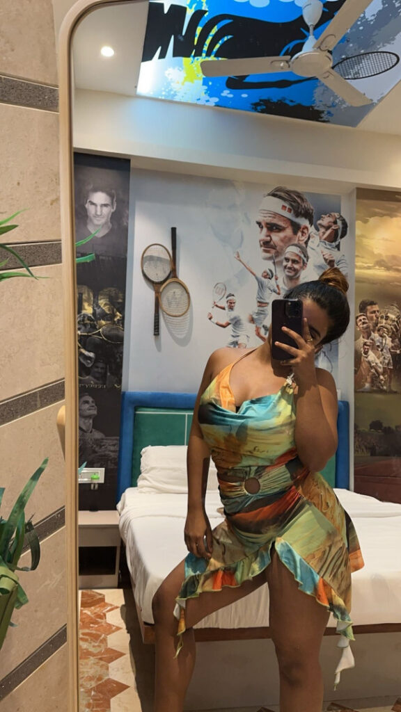 Instagram – SUHANA KHAN – Nude