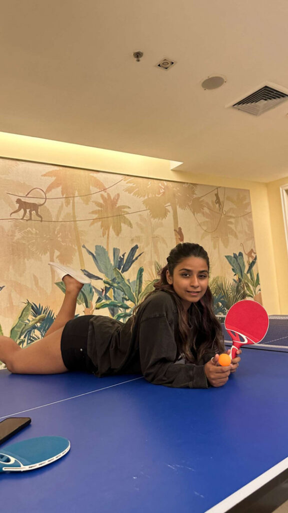Instagram – SUHANA KHAN – Nude
