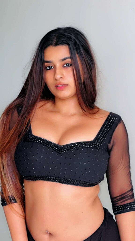 Instagram – SUHANA KHAN – Nude