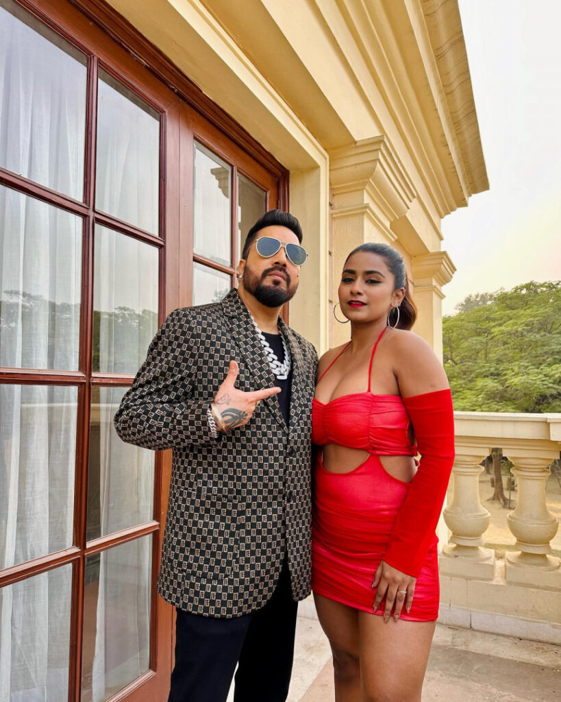 Instagram – SUHANA KHAN – Nude