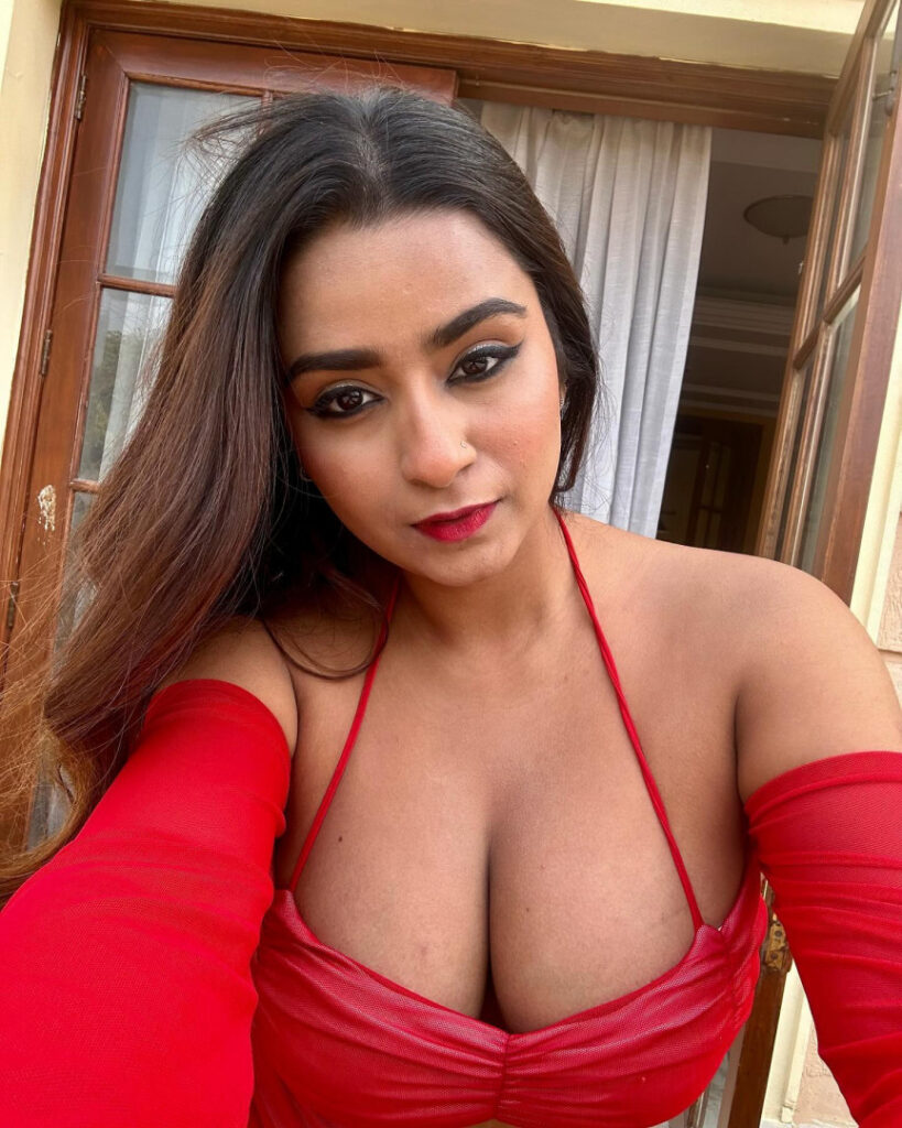 Instagram – SUHANA KHAN – Nude