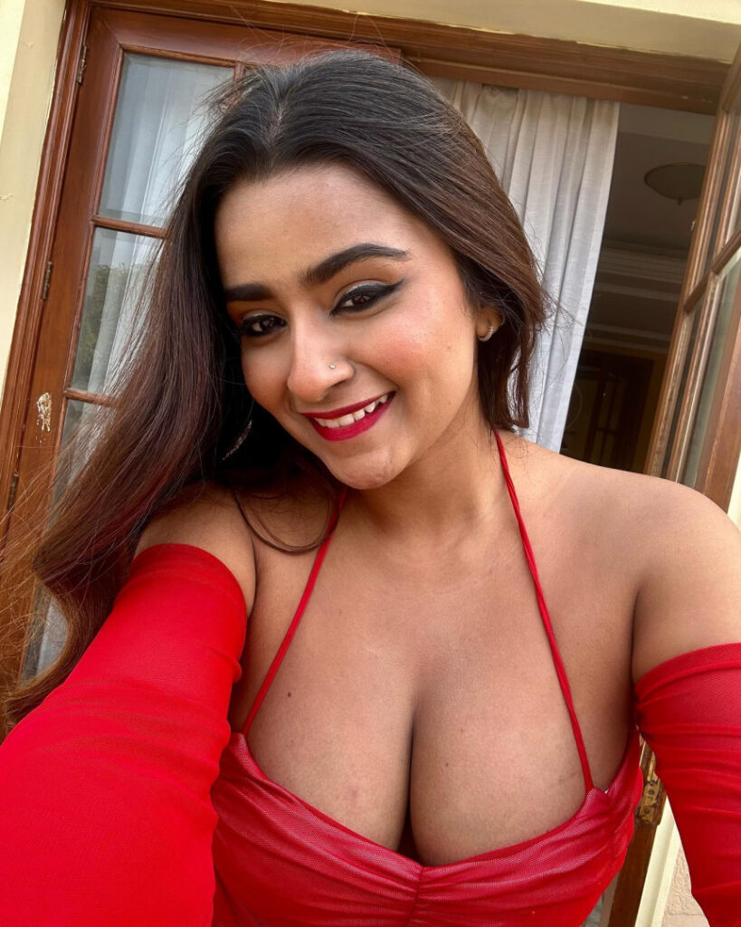 Instagram – SUHANA KHAN – Nude