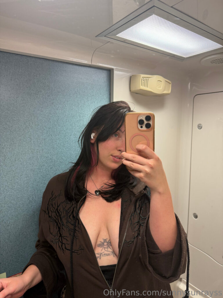 OnlyFans – TikTok – sunnysunrayss / HildaCitrine – Nude