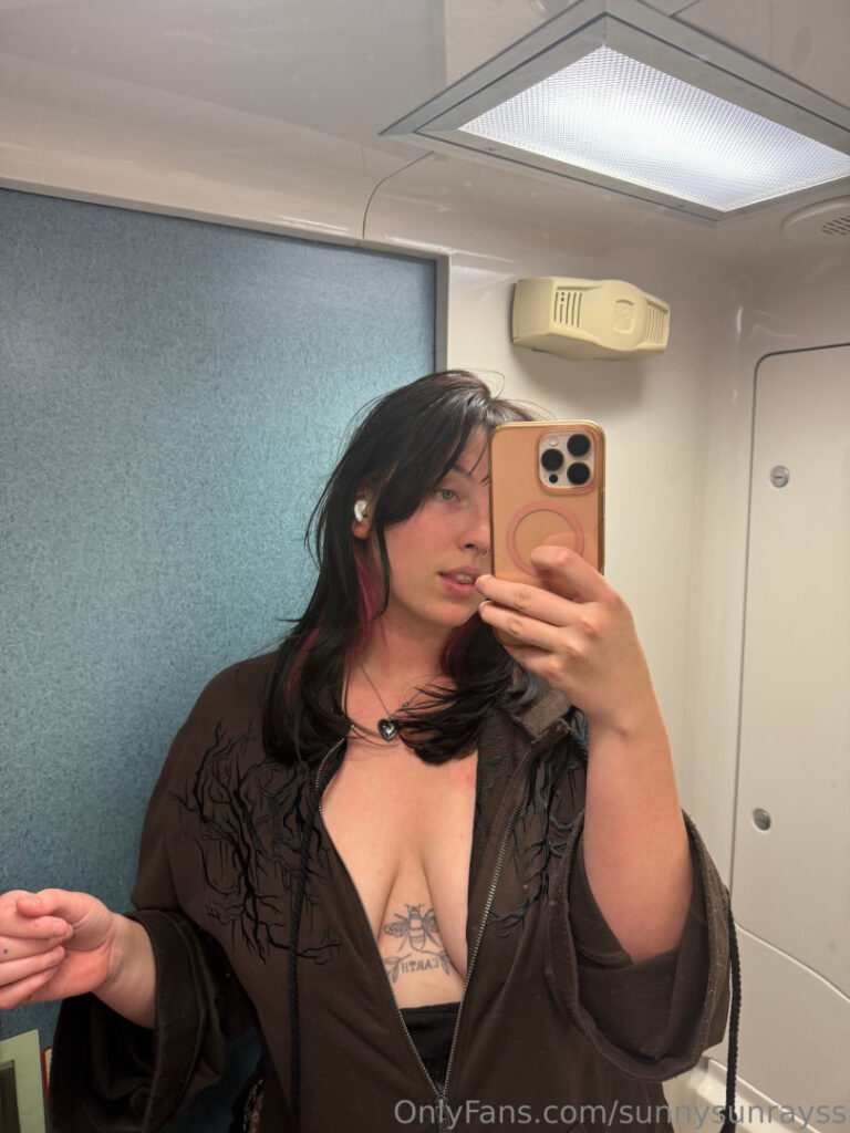 OnlyFans – TikTok – sunnysunrayss / HildaCitrine – Nude