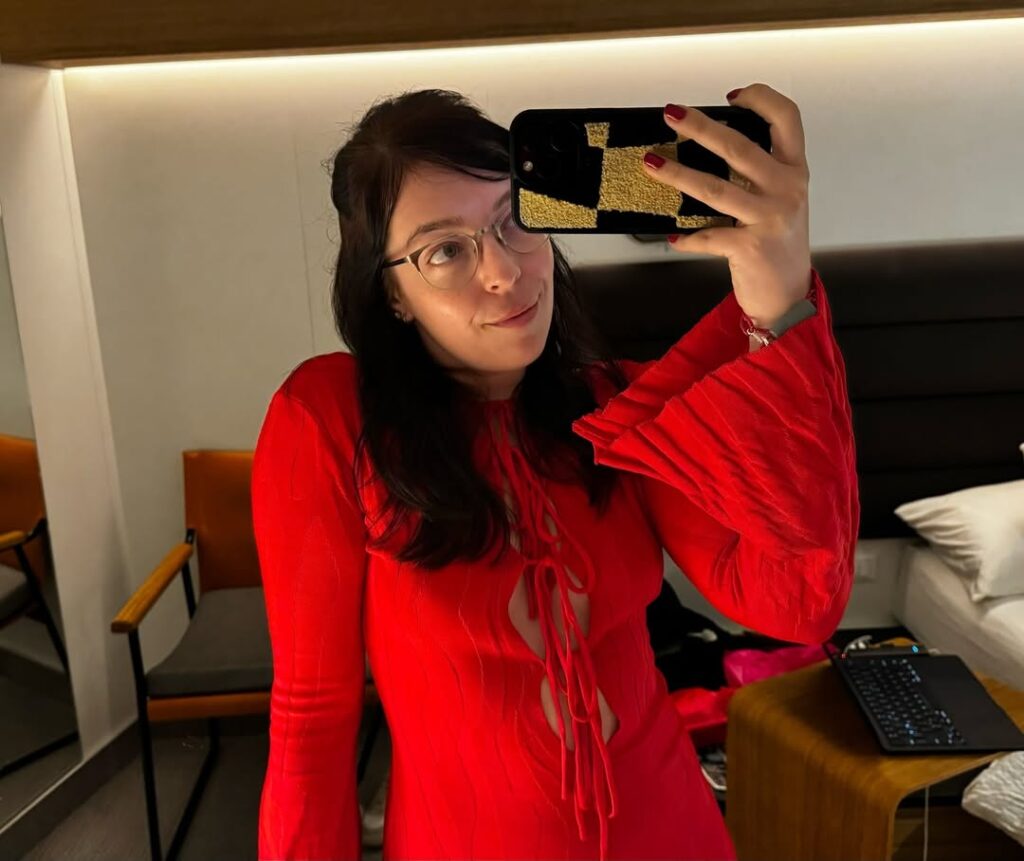 Youtube – Swell Entertainment – Nude