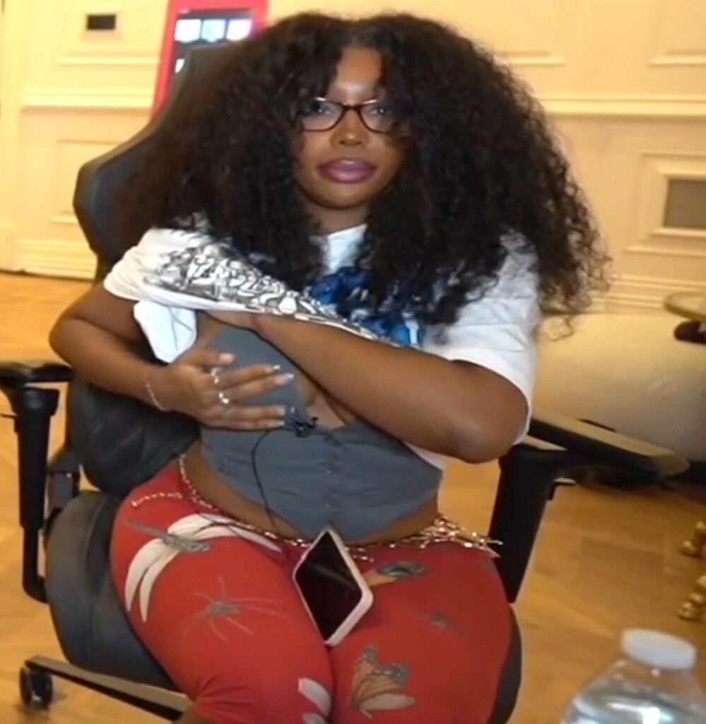 Celeb – Ebony – SZA | Solana Rowe – Nude