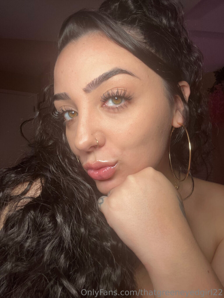 OnlyFans – BBW – ThatGreenEyedGirl22 / Carmen Sandi – Nude