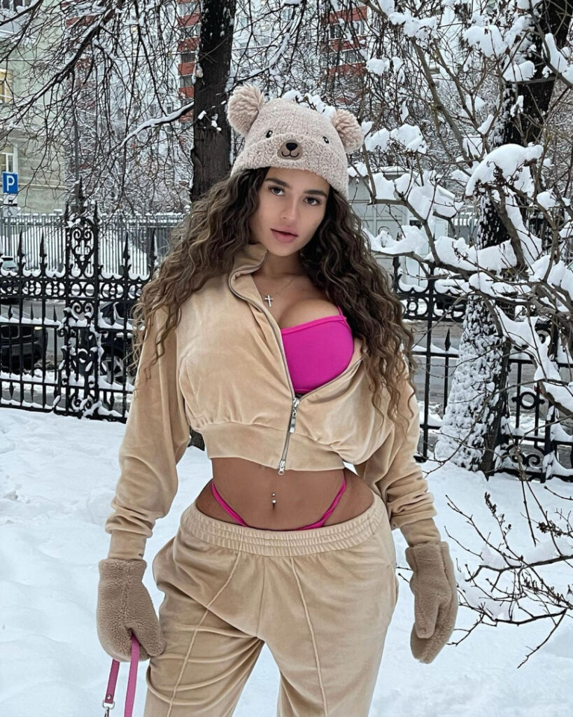 TikTok – Instagram – T H I C C – Valeria Berwolf / Valeriya Bearwolf – Nude