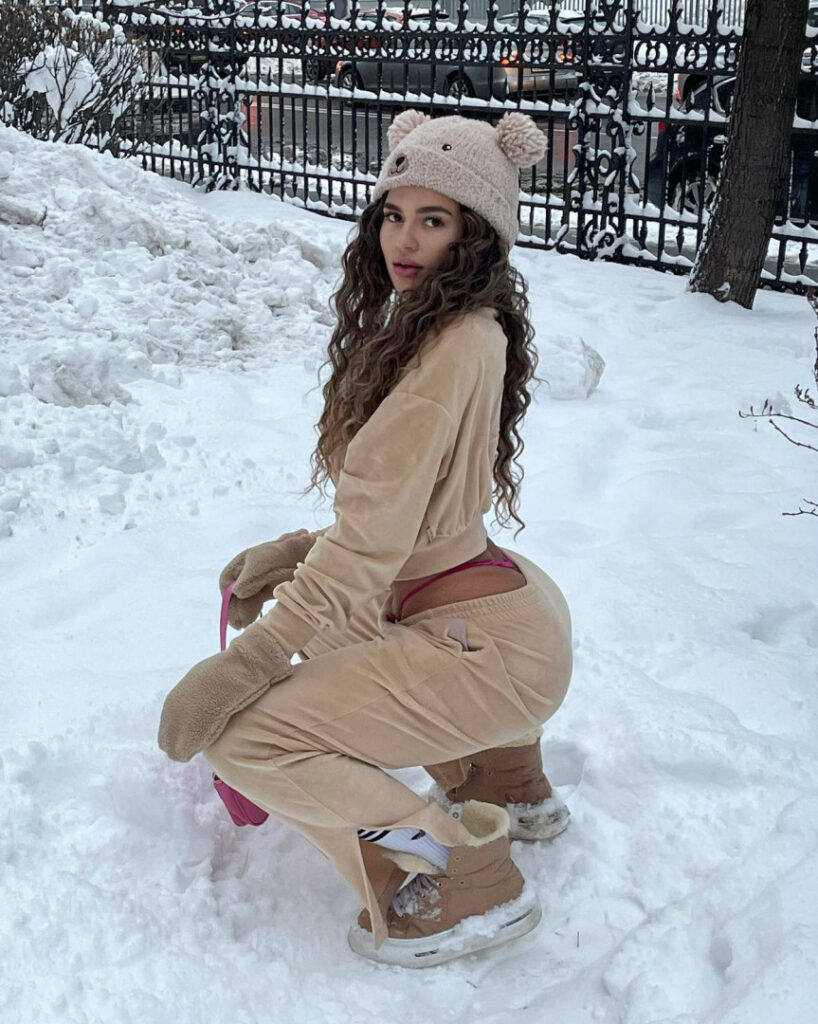 TikTok – Instagram – T H I C C – Valeria Berwolf / Valeriya Bearwolf – Nude