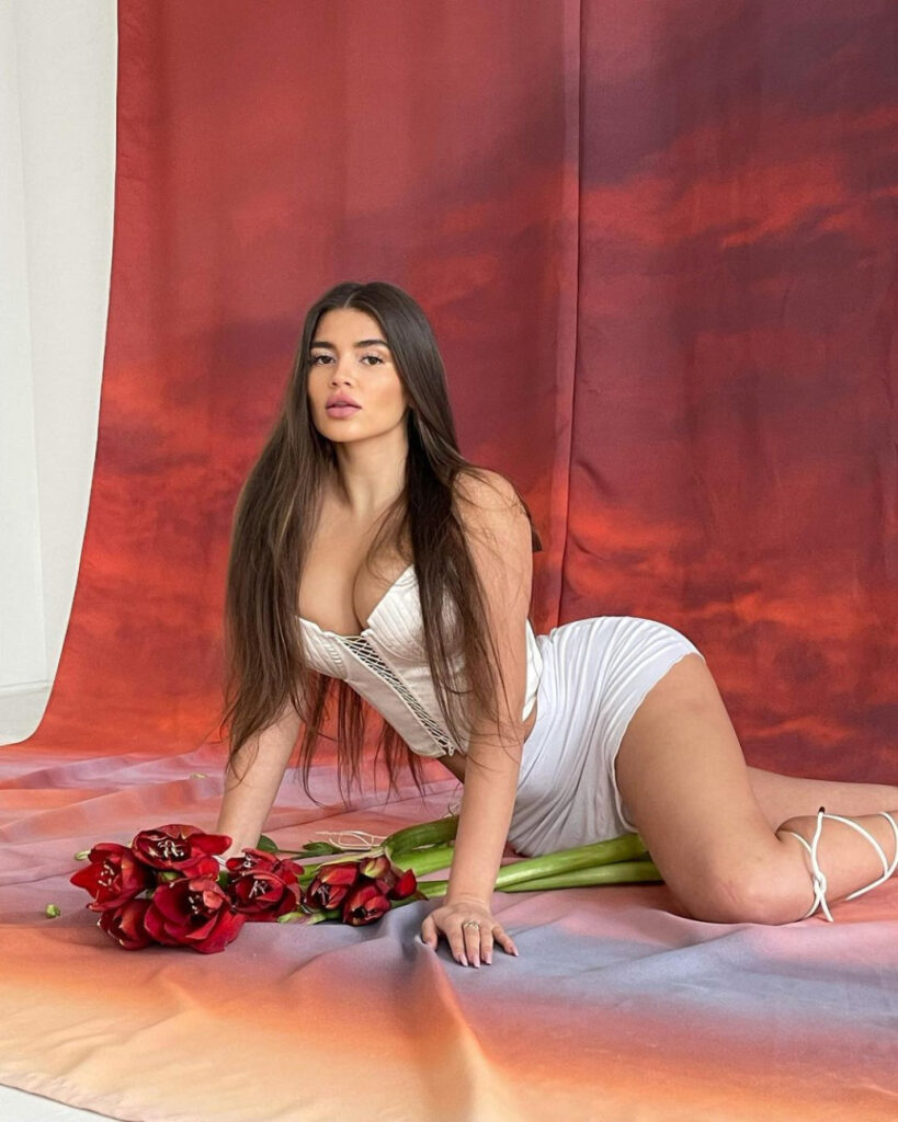 TikTok – Instagram – T H I C C – Valeria Berwolf / Valeriya Bearwolf – Nude