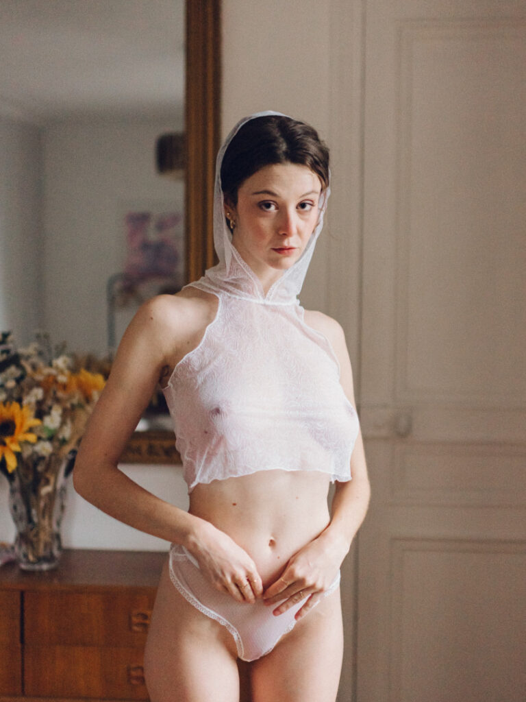 Instagram – Vanille Barres – Nude