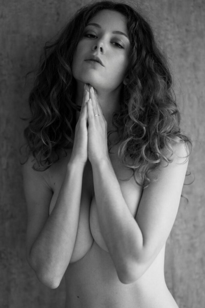 Instagram – Vanille Barres – Nude