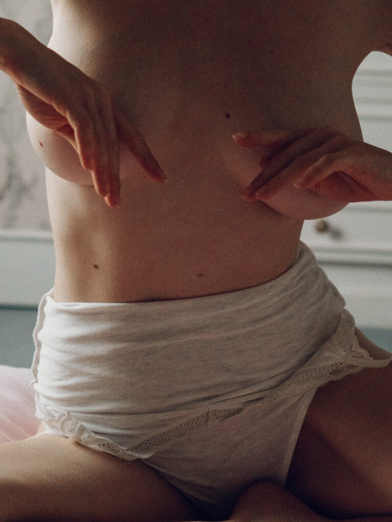 Instagram – Vanille Barres – Nude