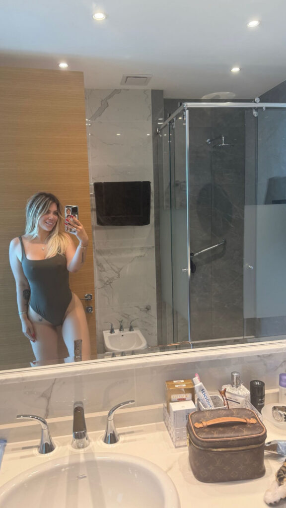 Instagram – MILF – Wanda Nara – Nude