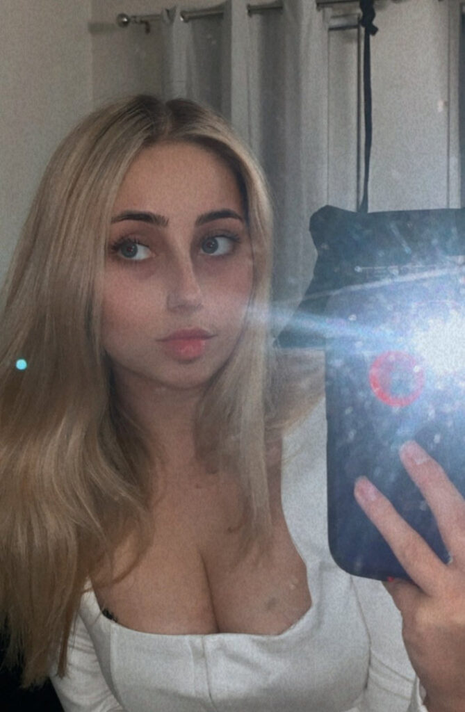 Twitch – WandaWillow/ Cloelous – Nude