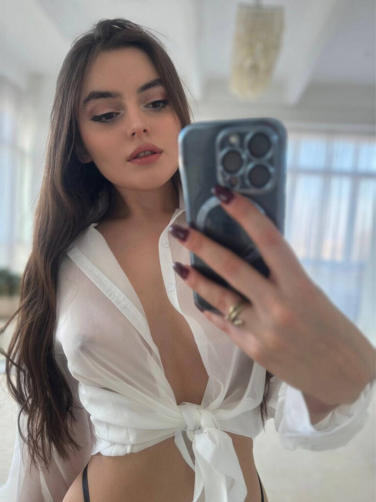 TikTok – Fansly – Webdevva / Websamka / gabi_mooree – Nude