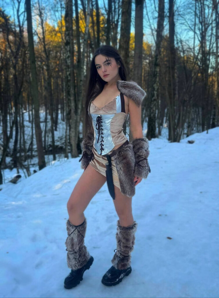 TikTok – Fansly – Webdevva / Websamka / gabi_mooree – Nude