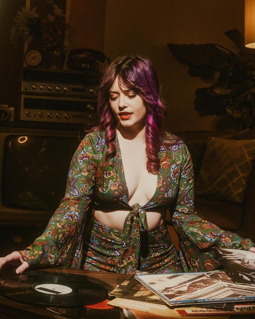 Youtube – Whitney Van Laningham – Nude