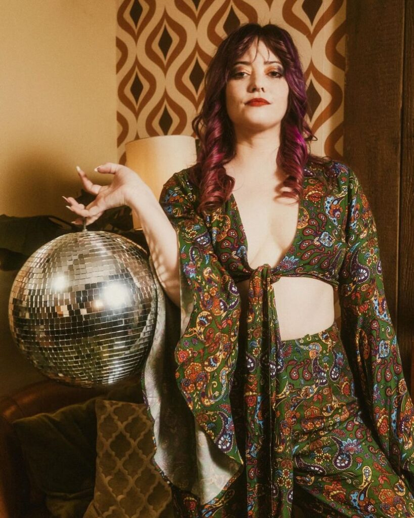 Youtube – Whitney Van Laningham – Nude