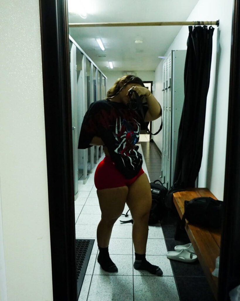 Instagram – yanelly/yanellys60/tqnelly – Nude