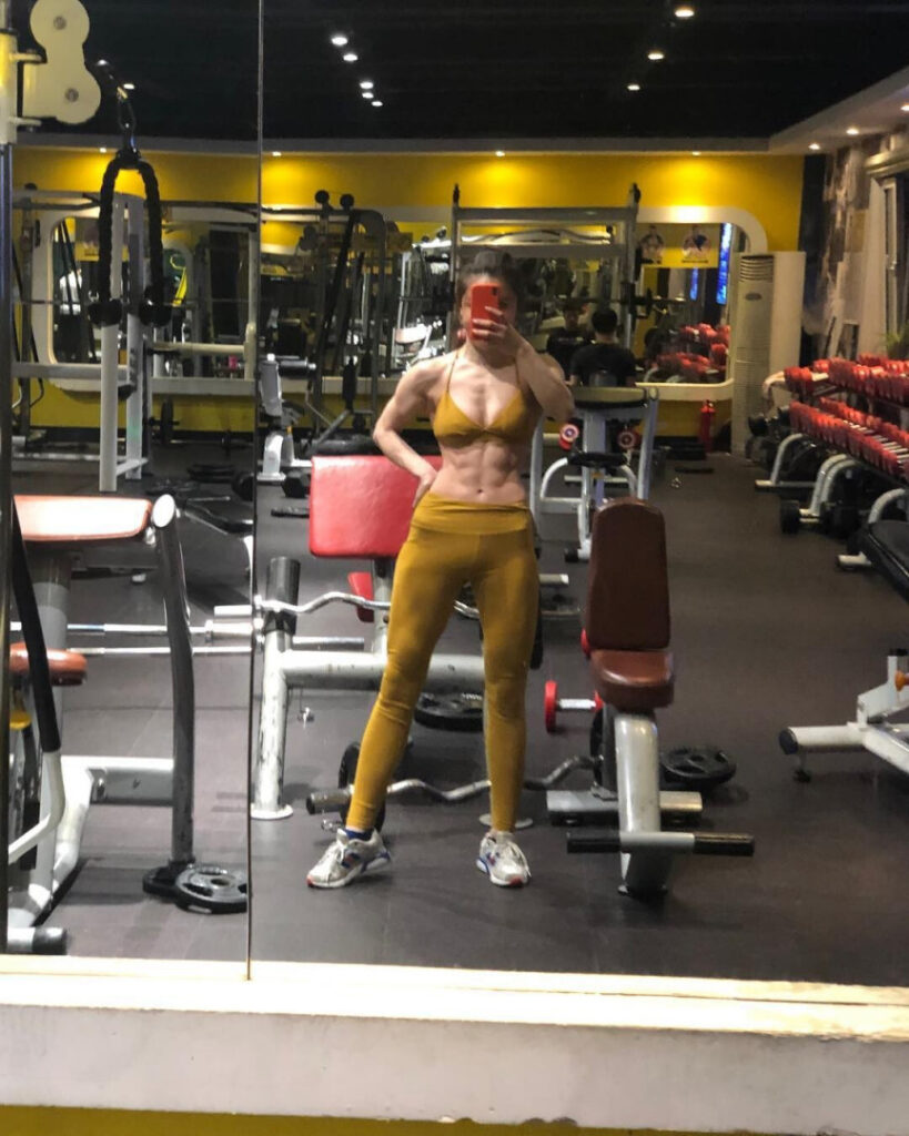 Instagram – Yuan Herong – Nude