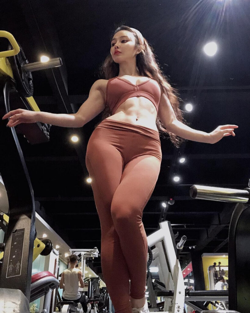 Instagram – Yuan Herong – Nude