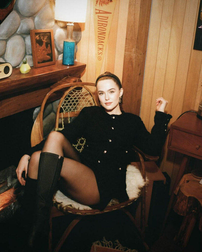 Celeb – Zoey Deutch – Nude