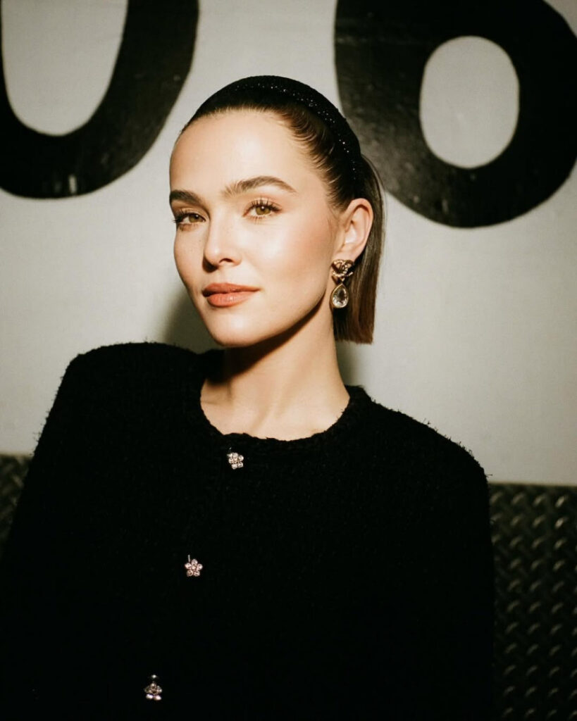 Celeb – Zoey Deutch – Nude