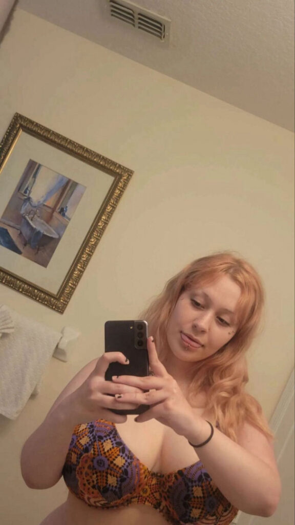 TikTok – T H I C C – Teen – Zomboobs/Zombiefiedsnail/Adeline Mcintosh – Nude