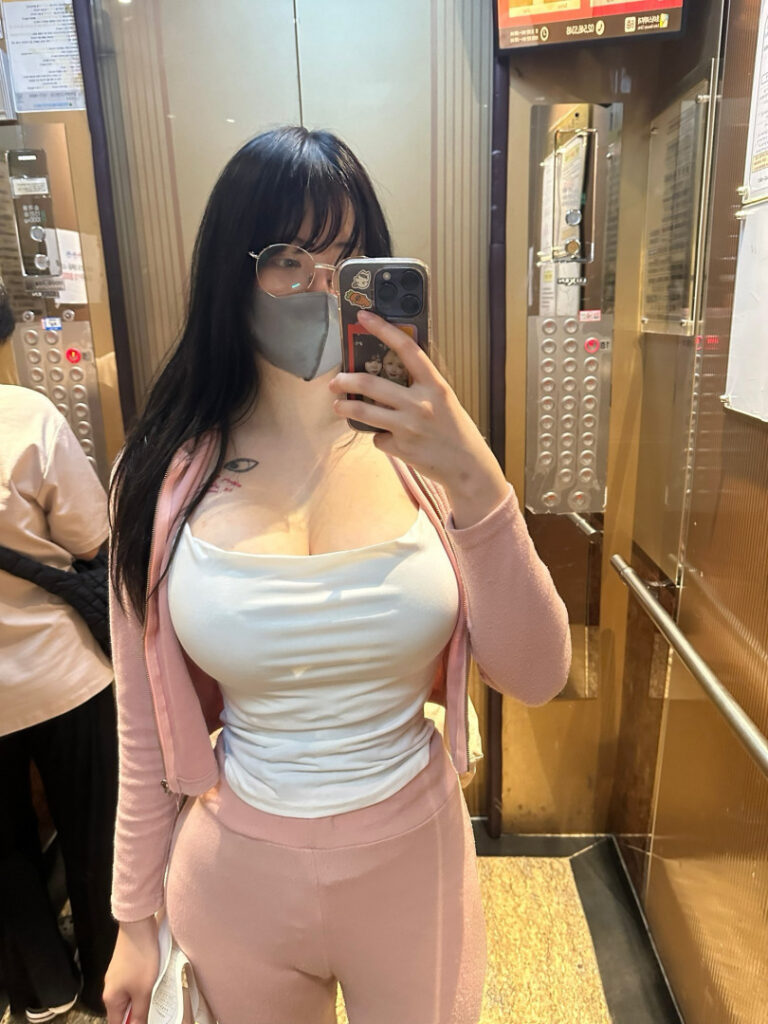 Twitch – 2lyn_98 – Nude