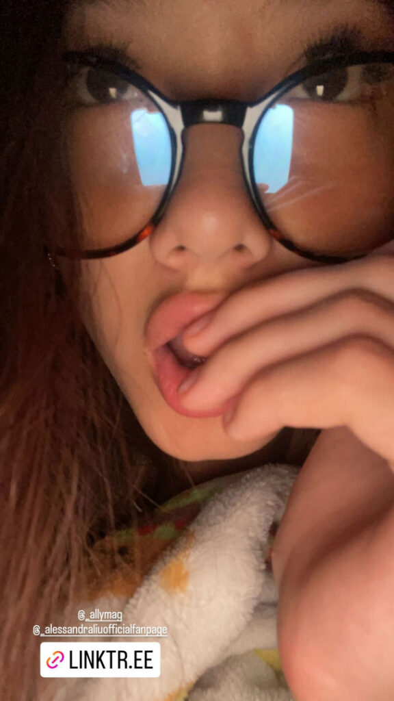 Instagram – Teen – Alessandra Liu – Nude Leaks