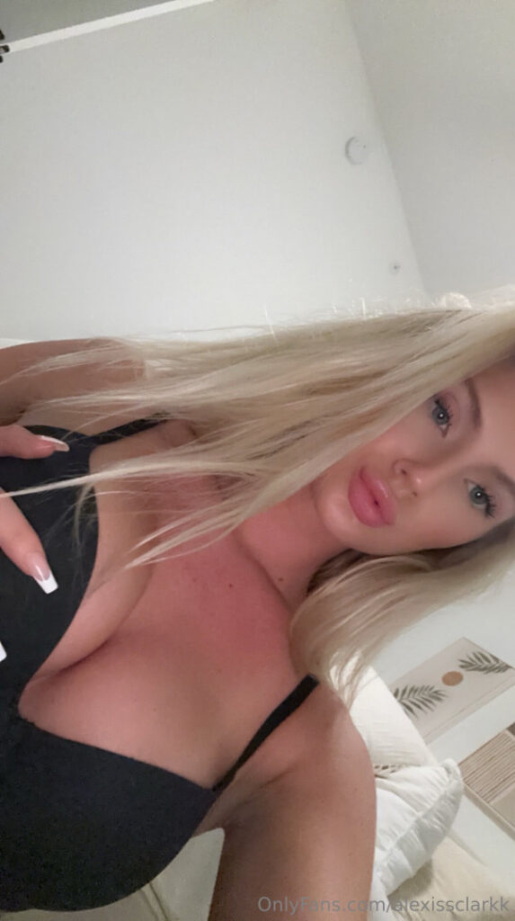 Instagram – Alexis Clark – Nude