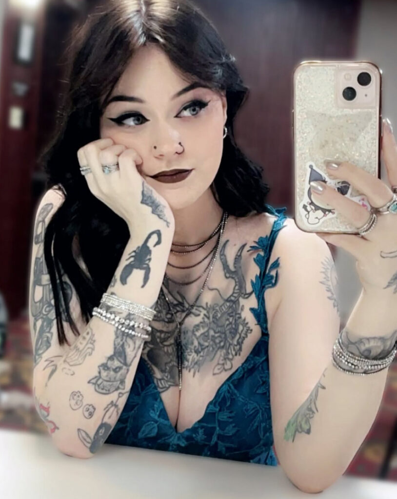 TikTok – Alleykat – Nude