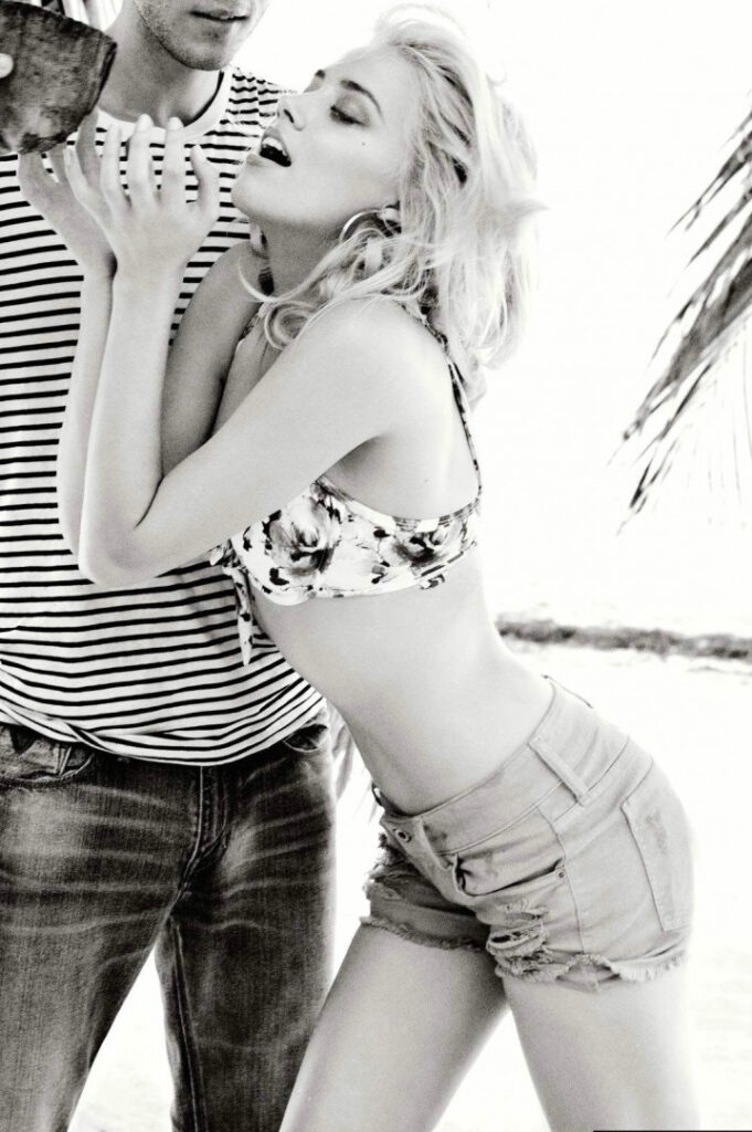 Celeb – Amber Heard – Nude